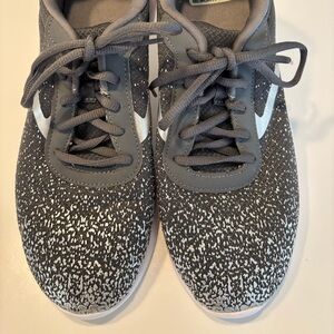 Wm’s Sz 11 Sneakers 1Pr Navy 1 Pr Gray Pre-Owned Clean Comfy Good Condition